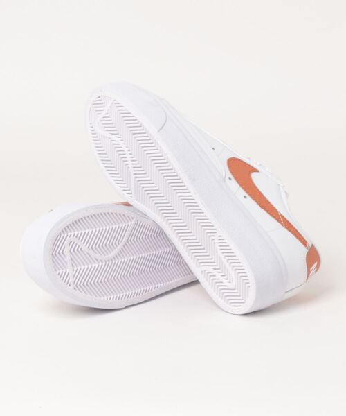 NIKE SPORTSWEAR(ナイキスポーツウェアー)の「ウィメンズ ブレーザー LOW プラットフォーム(スニーカー・レディース・ホワイト・24cm/25cm/23cm/24.5cm/23.5cm)」の3枚目の写真