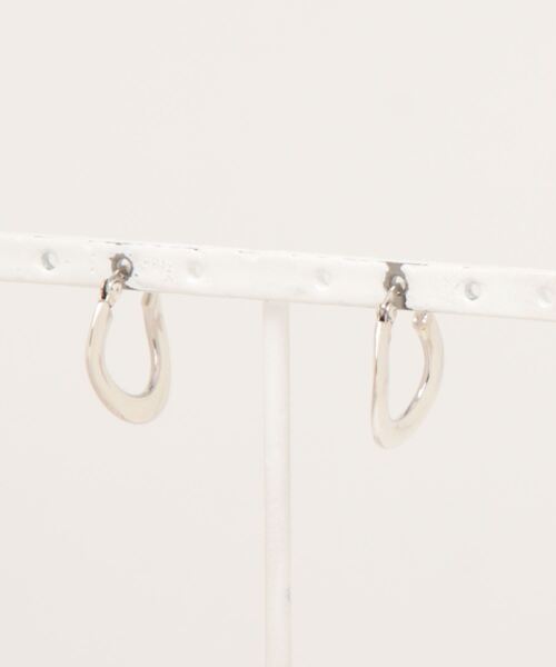 mou(モウ)の「S925 Curve plate hoop pierce(ピアス(両耳用)・レディース・シルバー/ゴールド・FREE)」の2枚目の写真