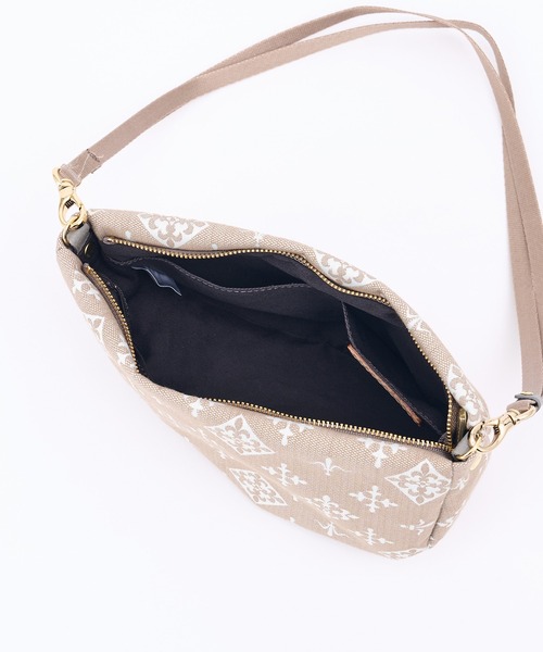 russet（ラシット）の「アシンメトリースマホショルダー(Z-125