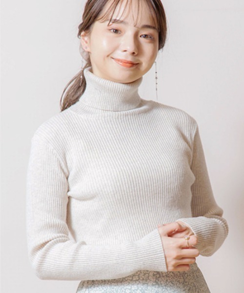 flower（フラワー）の「クラシックタートルニット（ニット/セーター・レディース・ベージュ/アイボリー・FREE）」の2枚目の写真