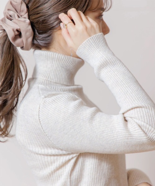 flower（フラワー）の「クラシックタートルニット（ニット/セーター・レディース・ベージュ/アイボリー・FREE）」の3枚目の写真
