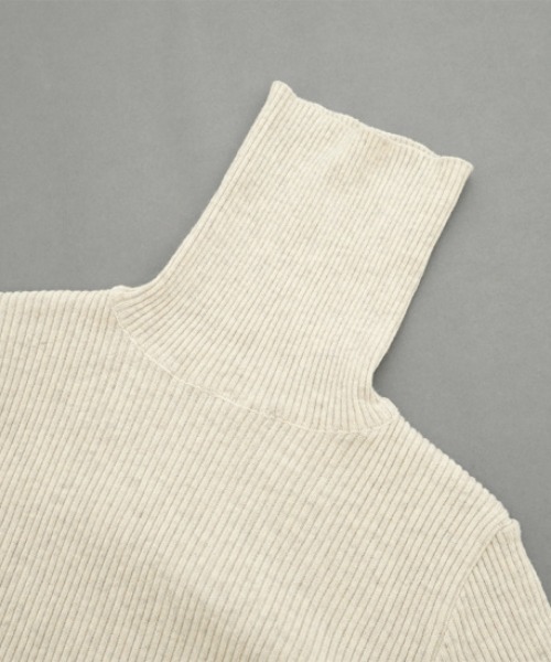 flower（フラワー）の「クラシックタートルニット（ニット/セーター・レディース・ベージュ/アイボリー・FREE）」の15枚目の写真