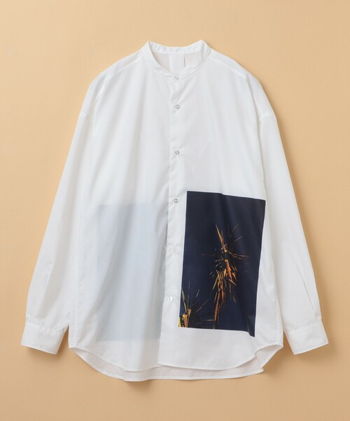 BEAMS LIGHTS（ビームスライツ）の「BEAMS LIGHTS / フォトプリント バンドカラー 長袖シャツ（シャツ/ブラウス・メンズ・ホワイト/サックスブルー・S/M/L）」の2枚目の写真