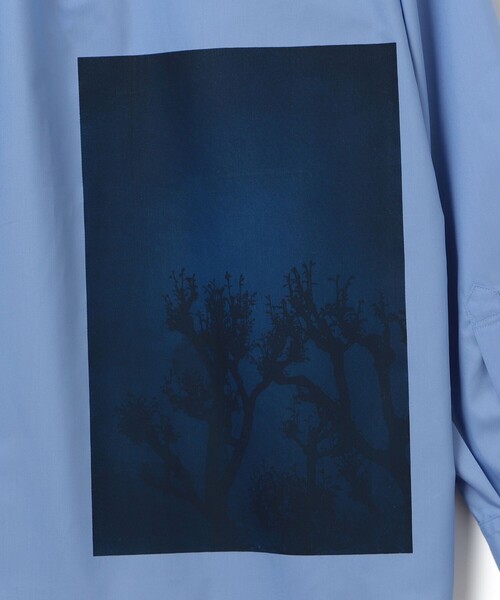 BEAMS LIGHTS（ビームスライツ）の「BEAMS LIGHTS / フォトプリント バンドカラー 長袖シャツ（シャツ/ブラウス・メンズ・ホワイト/サックスブルー・S/M/L）」の5枚目の写真