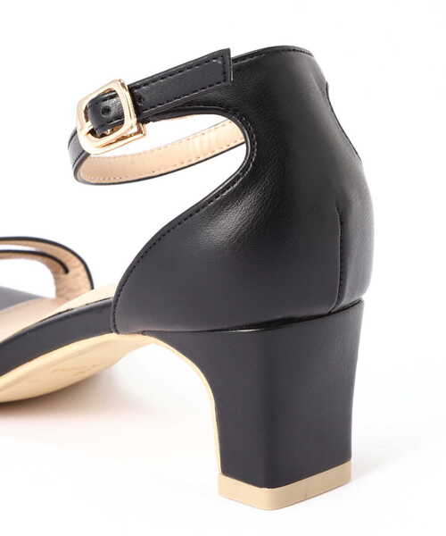 NATURAL BEAUTY BASIC（ナチュラルビューティーベーシック）の「【VERY掲載・美人百花掲載】ツインバーストラップサンダル（サンダル・レディース・ホワイト/ブラック・SMALL/MEDIUM/LARGE）」の7枚目の写真