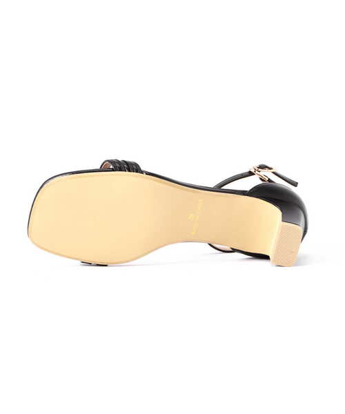 NATURAL BEAUTY BASIC（ナチュラルビューティーベーシック）の「【VERY掲載・美人百花掲載】ツインバーストラップサンダル（サンダル・レディース・ホワイト/ブラック・SMALL/MEDIUM/LARGE）」の8枚目の写真