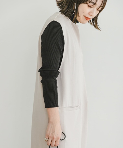 ITEMS URBANRESEARCH(アイテムズ アーバンリサーチ)の「キーネックジャンパースカート(ジャンパースカート・レディース・グレー系その他/ブラック・FREE)」の3枚目の写真