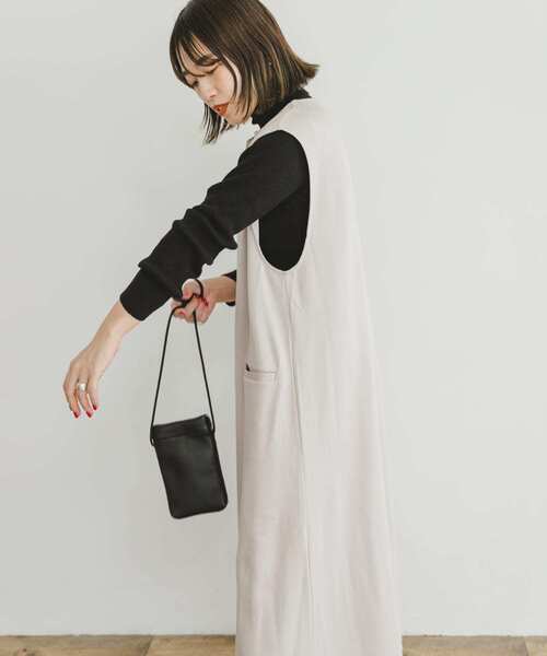 ITEMS URBANRESEARCH(アイテムズ アーバンリサーチ)の「キーネックジャンパースカート(ジャンパースカート・レディース・グレー系その他/ブラック・FREE)」の17枚目の写真