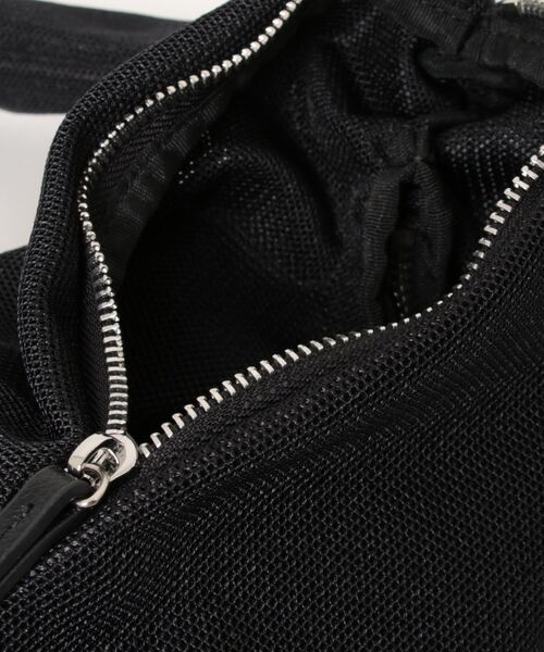 Casselini（キャセリーニ）の「メッシュラップバッグ（ショルダーバッグ・レディース・マスタード/ブラック・ONE SIZE）」の4枚目の写真