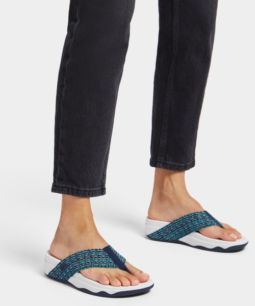 fitflop(フィットフロップ)の「【fitflop】フィットフロップ SURFA GEO-WEBBING TOE-POST SANDALS(サンダル・レディース・サックスブルー/ネイビー・US5/US6/US7)」の1枚目の写真