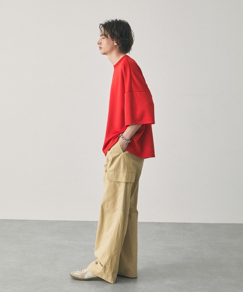 EMMA CLOTHES（エマクローズ）の「スムースダンボール オーバーサイズ サイドスリット ドルマンS/Sカットソー EMMA CLOTHES（Tシャツ/カットソー・メンズ・グリーン/ブルー/アッシュブラウン/イエロー/ブラック/ホワイト/グレイッシュブルー/ダークグレー/レッド/レッド系・M/L）」の11枚目の写真