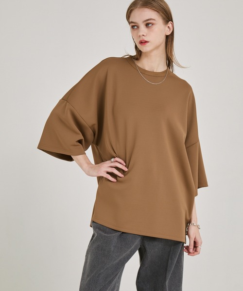 EMMA CLOTHES(エマクローズ)の「スムースダンボール オーバーサイズ サイドスリット ドルマンS/Sカットソー EMMA CLOTHES(Tシャツ/カットソー・メンズ・グリーン/ブルー/アッシュブラウン/イエロー/ブラック/ホワイト/グレイッシュブルー/ダークグレー/レッド/レッド系/キャメル・M/L)」の21枚目の写真