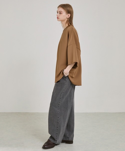 EMMA CLOTHES(エマクローズ)の「スムースダンボール オーバーサイズ サイドスリット ドルマンS/Sカットソー EMMA CLOTHES(Tシャツ/カットソー・メンズ・グリーン/ブルー/アッシュブラウン/イエロー/ブラック/ホワイト/グレイッシュブルー/ダークグレー/レッド/レッド系/キャメル・M/L)」の15枚目の写真