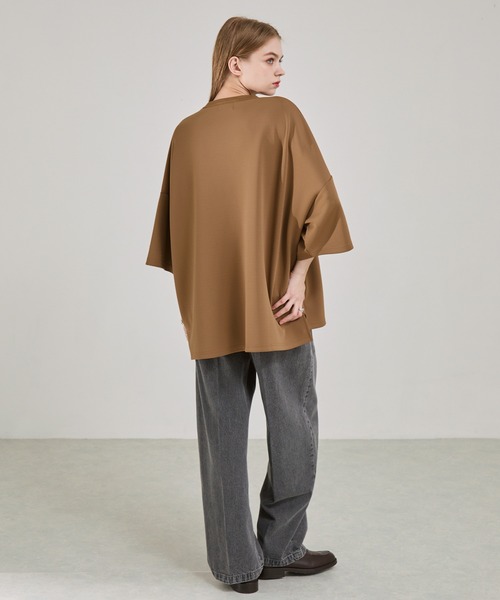 EMMA CLOTHES(エマクローズ)の「スムースダンボール オーバーサイズ サイドスリット ドルマンS/Sカットソー EMMA CLOTHES(Tシャツ/カットソー・メンズ・グリーン/ブルー/アッシュブラウン/イエロー/ブラック/ホワイト/グレイッシュブルー/ダークグレー/レッド/レッド系/キャメル・M/L)」の14枚目の写真