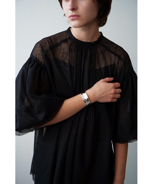 CLANE(クラネ)の「SHEER TULLE BALLOON SLEEVE TOPS(その他トップス・レディース・アイボリー/ブラック・1/2)」の7枚目の写真