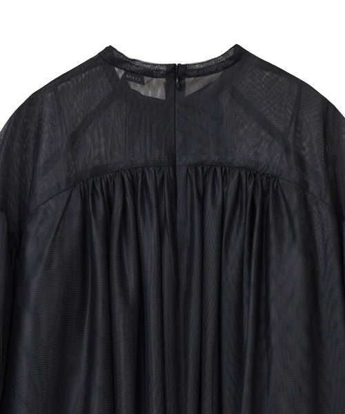 CLANE(クラネ)の「SHEER TULLE BALLOON SLEEVE TOPS(その他トップス・レディース・アイボリー/ブラック・1/2)」の15枚目の写真