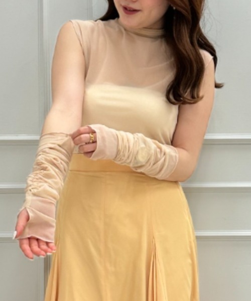 EIMY ISTOIRE(エイミーイストワール)の「アームカバーセットシアートップス(Tシャツ/カットソー・レディース・ベージュ/ラベンダー/グリーン系その他/ブラック・FREE)」の2枚目の写真