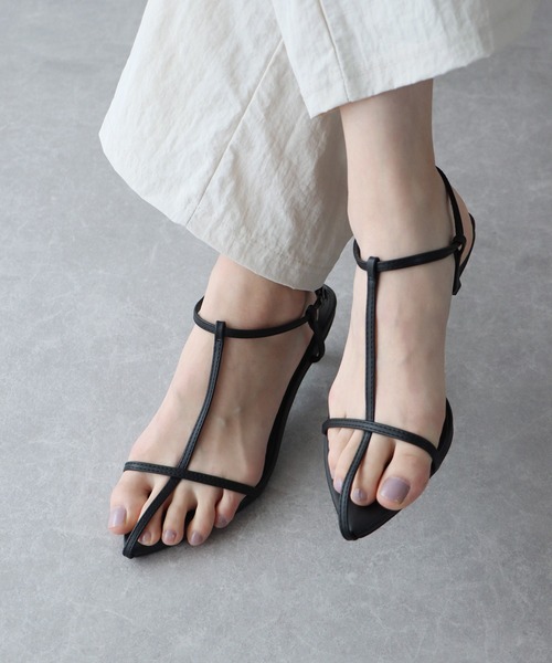 BLUEEAST（ブルーイースト）の「ポインテッドTストラップサンダル（サンダル・レディース・ホワイト/ブラック・MEDIUM/LARGE）」の8枚目の写真