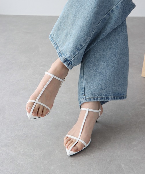 BLUEEAST（ブルーイースト）の「ポインテッドTストラップサンダル（サンダル・レディース・ホワイト/ブラック・MEDIUM/LARGE）」の3枚目の写真