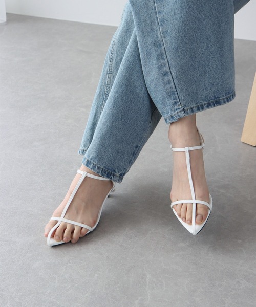 BLUEEAST（ブルーイースト）の「ポインテッドTストラップサンダル（サンダル・レディース・ホワイト/ブラック・MEDIUM/LARGE）」の4枚目の写真