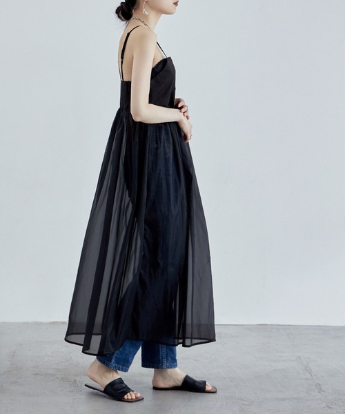 etoll.(エトル)の「オーガンジーキャミワンピース(ワンピース・レディース・ブラック/アイボリー・M)」の12枚目の写真