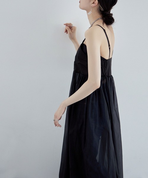 etoll.(エトル)の「オーガンジーキャミワンピース(ワンピース・レディース・ブラック/アイボリー・M)」の9枚目の写真