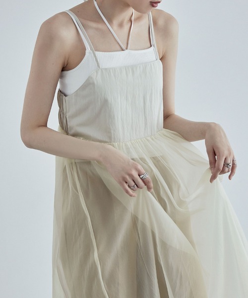 etoll.(エトル)の「オーガンジーキャミワンピース(ワンピース・レディース・ブラック/アイボリー・M)」の13枚目の写真