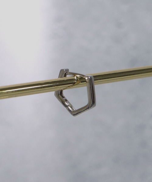 SBG（エスビー）の「SBG ペンタゴンフープピアスsilver925（ピアス（片耳用）・メンズ・シルバー/ブラック/ゴールド・FREE）」の2枚目の写真