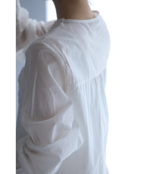 cawaii(カワイイ)の「レース刺繍の前開きスカラップブラウストップス(シャツ/ブラウス・レディース・ホワイト・FREE)」の6枚目の写真