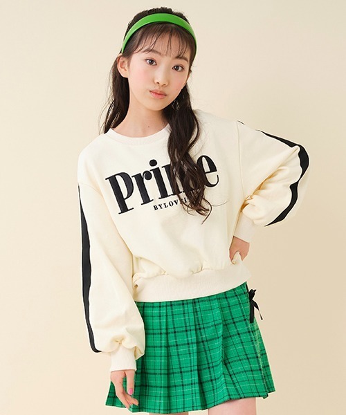 by LOVEiT(バイラビット)の「袖ラインややショート丈プルオーバー(スウェット・キッズ・オフホワイト/ラベンダー/レッド・140cm/150cm/120cm/130cm/160cm)」の2枚目の写真