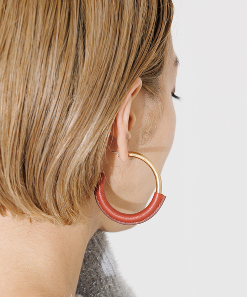 NOMINE（ノミネ）の「フェイクレザーフープピアス（ピアス（両耳用）・レディース・ブラウン/ホワイト・フリー）」の12枚目の写真