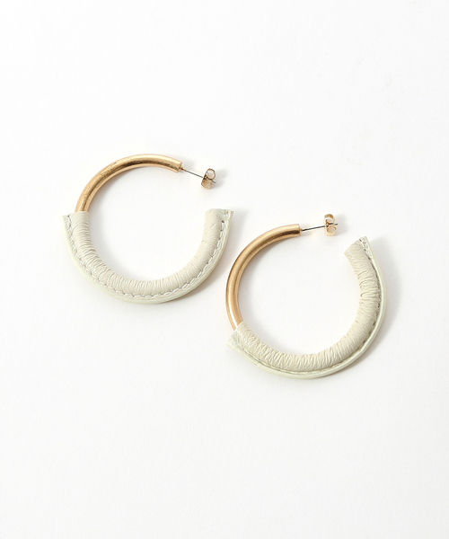 NOMINE（ノミネ）の「フェイクレザーフープピアス（ピアス（両耳用）・レディース・ブラウン/ホワイト・フリー）」の11枚目の写真