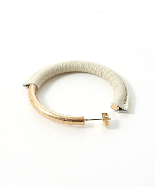 NOMINE（ノミネ）の「フェイクレザーフープピアス（ピアス（両耳用）・レディース・ブラウン/ホワイト・フリー）」の9枚目の写真