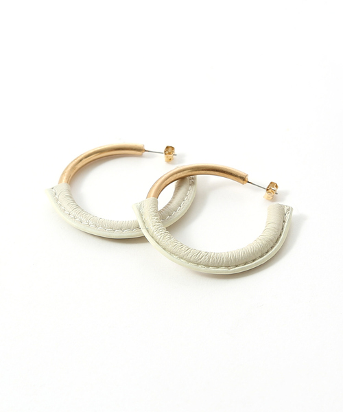 NOMINE（ノミネ）の「フェイクレザーフープピアス（ピアス（両耳用）・レディース・ブラウン/ホワイト・フリー）」の7枚目の写真