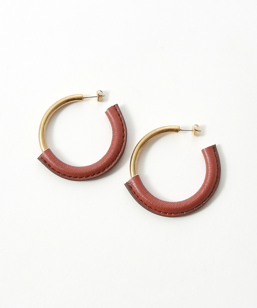 NOMINE（ノミネ）の「フェイクレザーフープピアス（ピアス（両耳用）・レディース・ブラウン/ホワイト・フリー）」の6枚目の写真