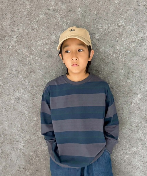 THE CASUAL（カジュアル）の「先染めボーダー　オーバーサイズ　ボーダー　長袖Tシャツ（Tシャツ/カットソー・キッズ・チャコール/ベージュ/ネイビー/オフホワイト/ダークグリーン/ブラック/ブラック系/ホワイト系/ベージュ系/ダークグリーン系/グレー系/パープル系・120cm/130cm/140cm/150cm/160cm/110cm）」の7枚目の写真