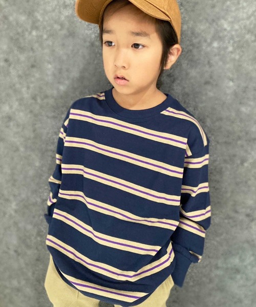 THE CASUAL（カジュアル）の「先染めボーダー　オーバーサイズ　ボーダー　長袖Tシャツ（Tシャツ/カットソー・キッズ・チャコール/ベージュ/ネイビー/オフホワイト/ダークグリーン/ブラック/ブラック系/ホワイト系/ベージュ系/ダークグリーン系/グレー系/パープル系・120cm/130cm/140cm/150cm/160cm/110cm）」の11枚目の写真