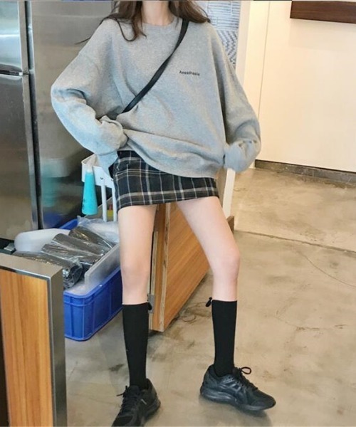 wears(ウェアーズ)の「シンプルロゴスウェット(スウェット・レディース・グレー/ネイビー・FREE)」の6枚目の写真