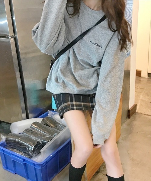 wears(ウェアーズ)の「シンプルロゴスウェット(スウェット・レディース・グレー/ネイビー・FREE)」の4枚目の写真