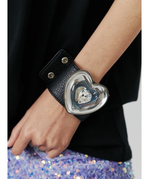 PAMEO POSE（パメオポーズ）の「Charming Heart Bangle Black（バングル/リストバンド・レディース・クリア/レッド・FREE）」の6枚目の写真