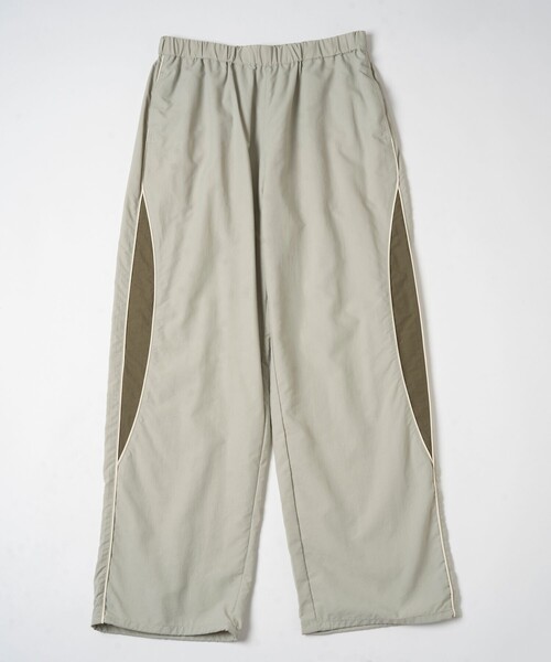 FREAK'S STORE(フリークスストア)の「限定展開 Relax Fit パイピングライン ナイロン トラックパンツ/セットアップ対応(その他パンツ・メンズ・ネイビー/ブラック/チャコールグレー/ベージュ・LARGE/MEDIUM/SMALL)」の5枚目の写真