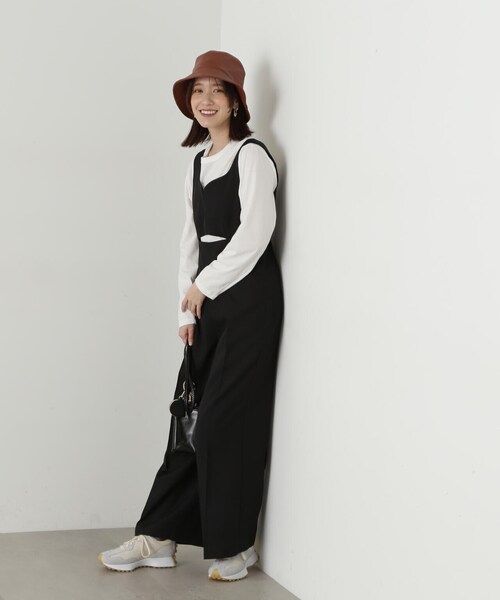 N.(N. Natural Beauty Basic)(エヌエヌナチュラルビューティーベーシック)の「◆カーブネックサロペットパンツ(サロペット/オーバーオール・レディース・ブラック/ブラウン・MEDIUM)」の3枚目の写真