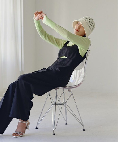 N.(N. Natural Beauty Basic)(エヌエヌナチュラルビューティーベーシック)の「◆カーブネックサロペットパンツ(サロペット/オーバーオール・レディース・ブラック/ブラウン・MEDIUM)」の2枚目の写真