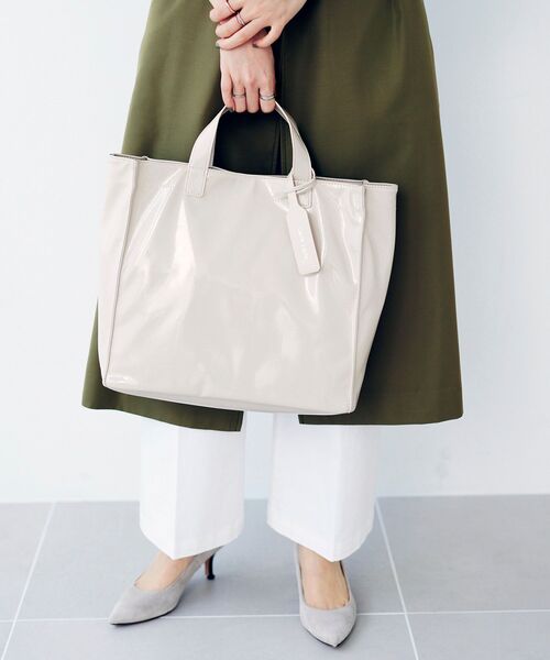 le.coeur blanc（ルクールブラン）の「エナメル風トートバッグ（トートバッグ・レディース・アイボリー/ベージュ・FREE）」の12枚目の写真