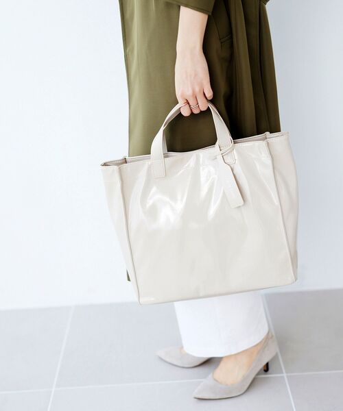 le.coeur blanc（ルクールブラン）の「エナメル風トートバッグ（トートバッグ・レディース・アイボリー/ベージュ・FREE）」の13枚目の写真