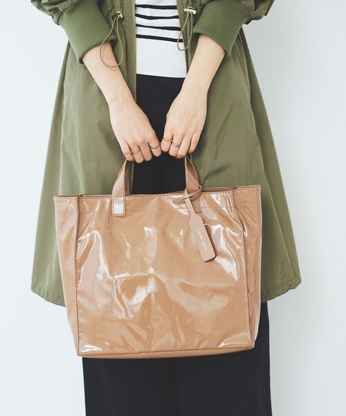le.coeur blanc（ルクールブラン）の「エナメル風トートバッグ（トートバッグ・レディース・アイボリー/ベージュ・FREE）」の11枚目の写真