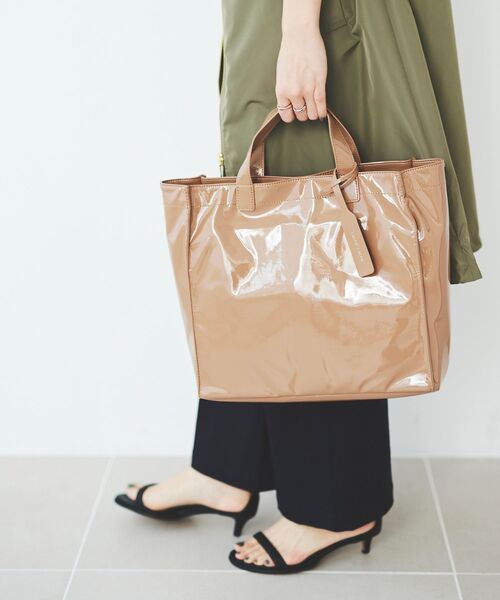 le.coeur blanc（ルクールブラン）の「エナメル風トートバッグ（トートバッグ・レディース・アイボリー/ベージュ・FREE）」の7枚目の写真