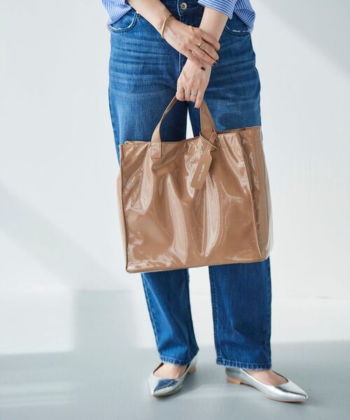 le.coeur blanc（ルクールブラン）の「エナメル風トートバッグ（トートバッグ・レディース・アイボリー/ベージュ・FREE）」の15枚目の写真