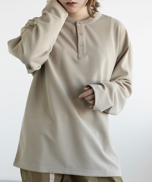 aimoha(アイモハ)の「aimoha men HENLEY NECK PULLOVER ヘンリーネックプルオーバー(Tシャツ/カットソー・メンズ・ベージュ/ダークグレー/ホワイト/ブラック・LARGE/X-LARGE/XX-LARGE/XXX-LARGE)」の4枚目の写真
