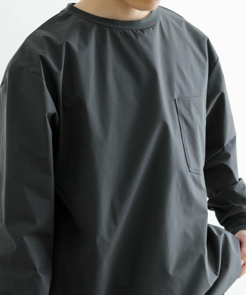 ITEMS URBANRESEARCH（アイテムズ アーバンリサーチ）の「撥水×イージーケア 裾ドロストTops（Tシャツ/カットソー・メンズ・チャコールグレー/ブラック/ベージュ・MEDIUM/LARGE）」の11枚目の写真